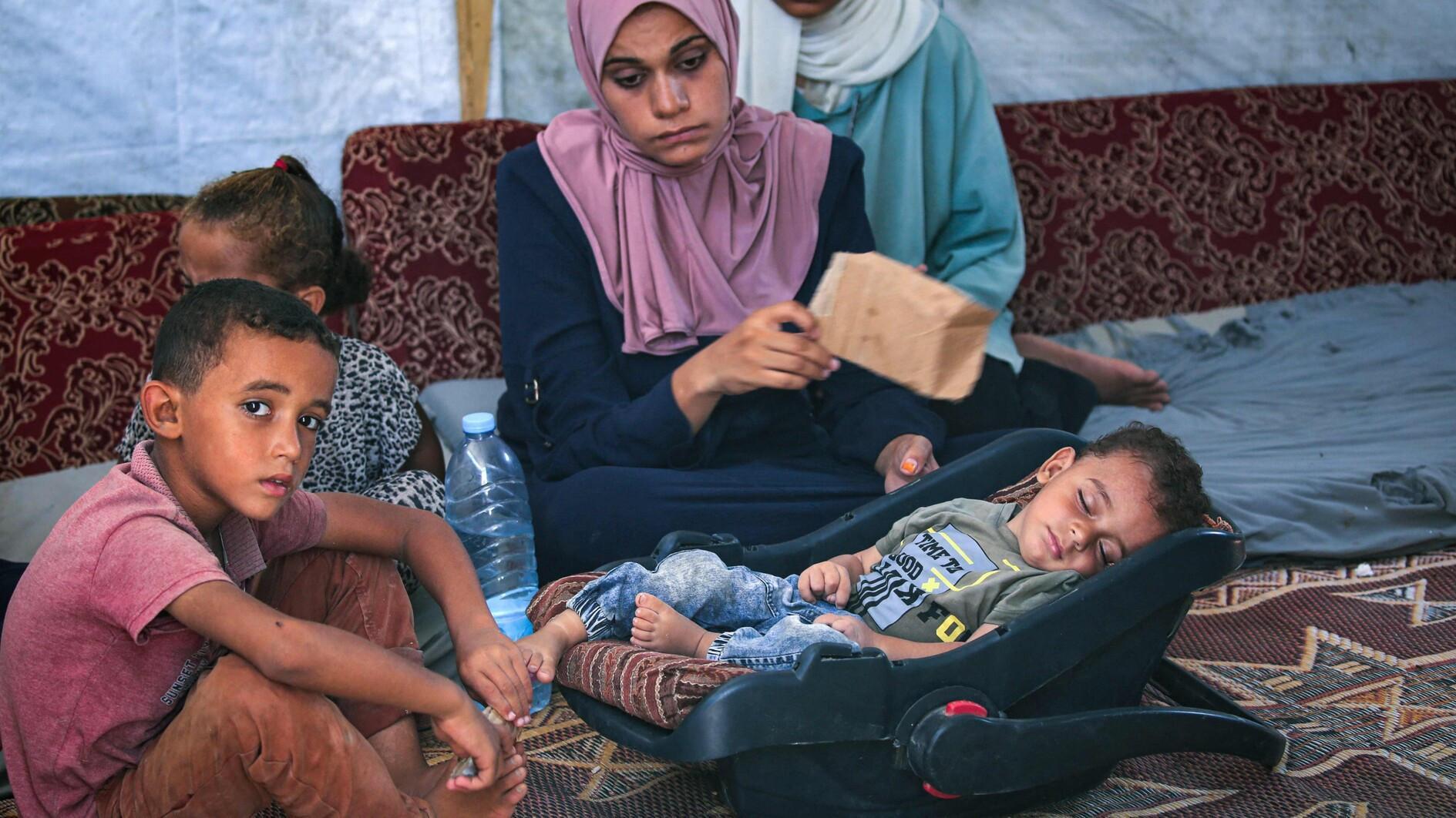 UN calls for humanitarian pause in Gaza to administer polio vaccines to over 640,000 children