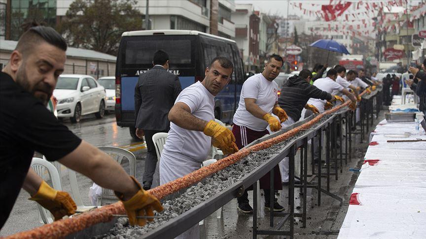 Gaziantep set to break record with 2.5-kilometer-long kebab