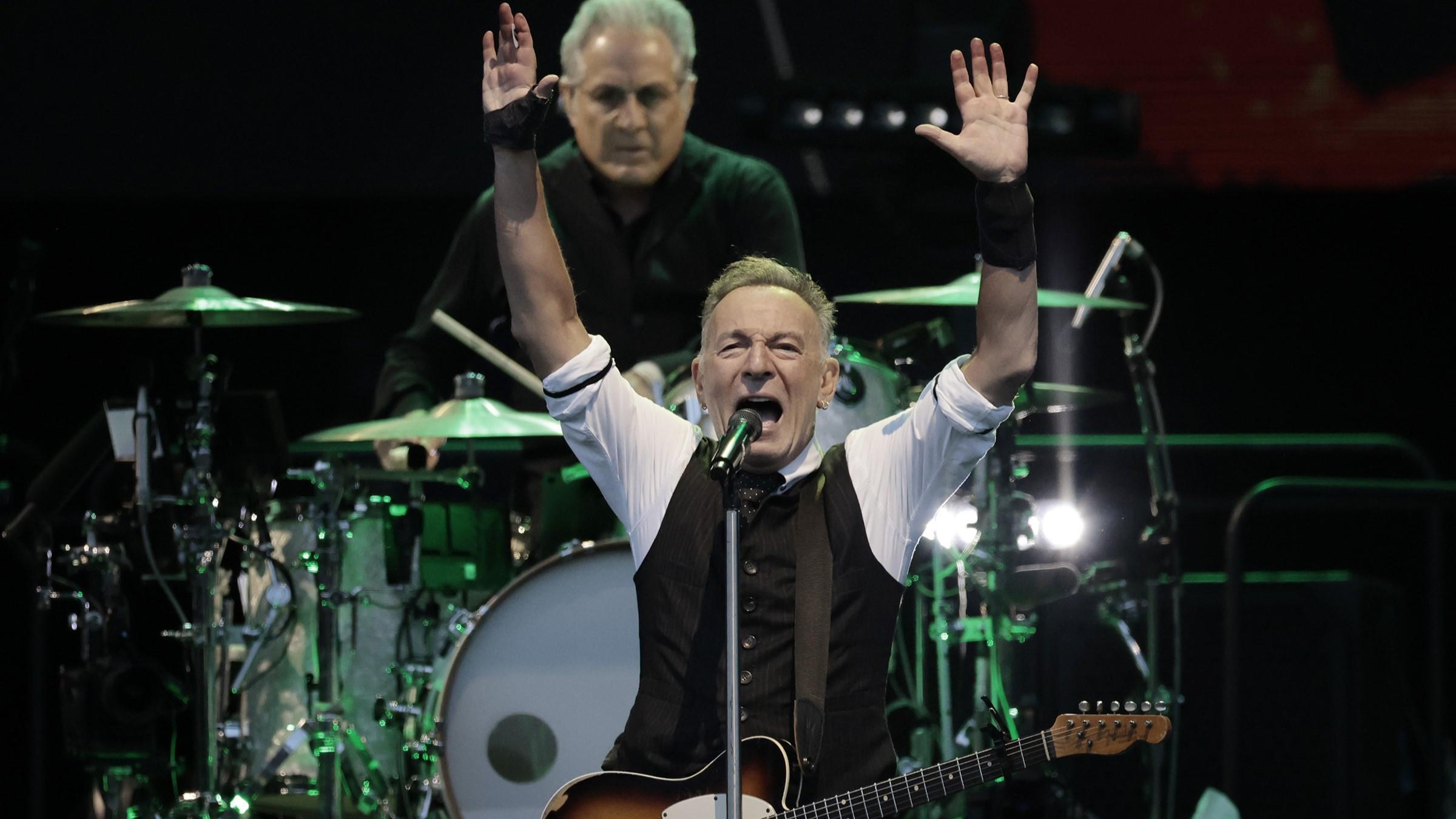 Bruce Springsteen has no plans to retire from touring
