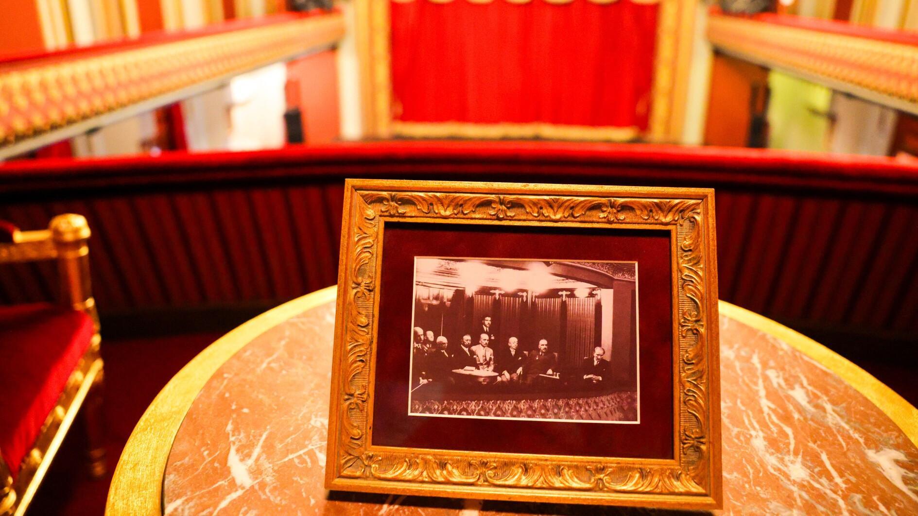Atatürk’s loge from first Turkish opera preserved in Ankara