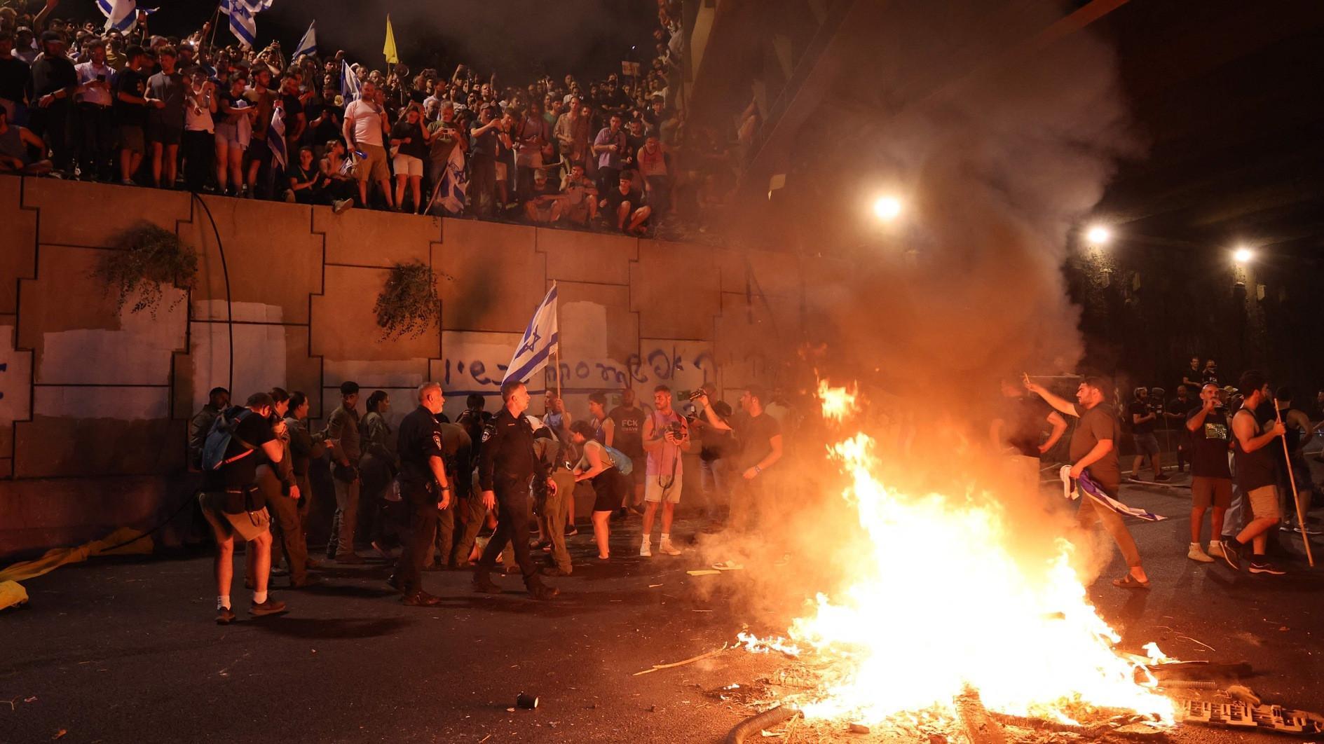 Israeli workers strike over hostages as pressure mounts for Gaza deal
