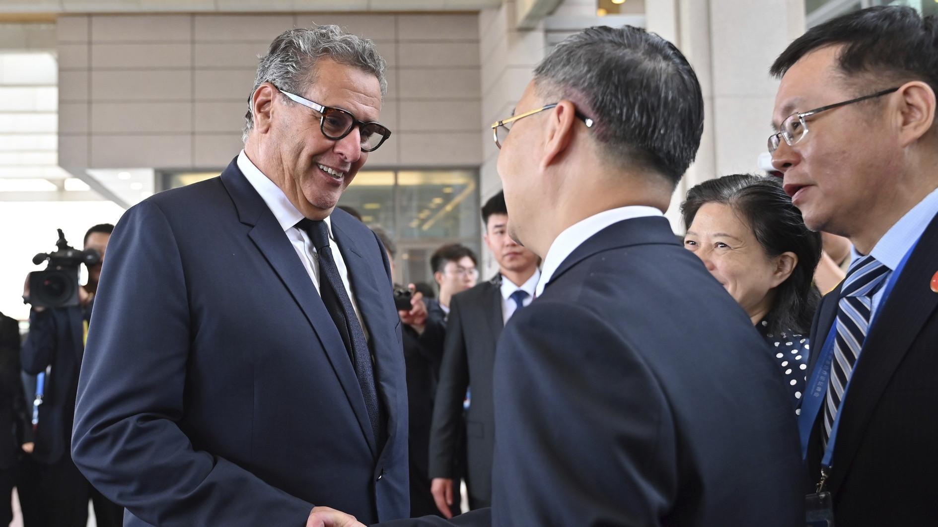 Xi hosts two dozen African leaders at Chinas biggest summit in years