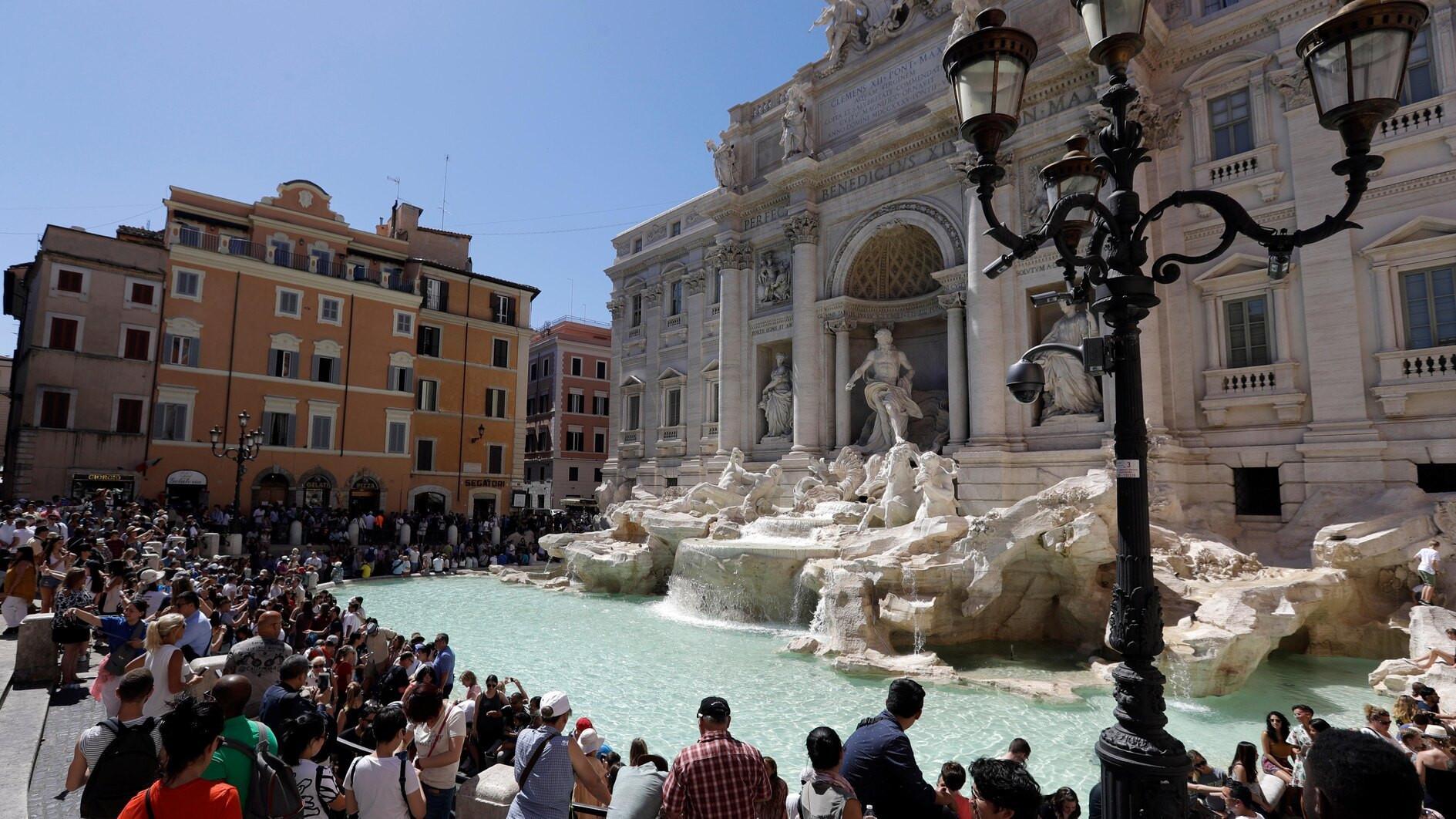 Rome considers imposing fee at Trevi Fountain