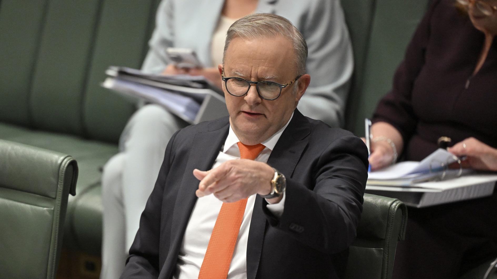 Australia plans age limit to ban children from social media