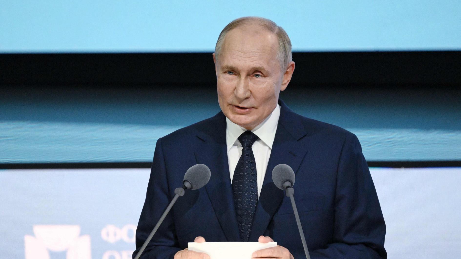Putin warns West risks war if it backs Ukraine long-range strikes