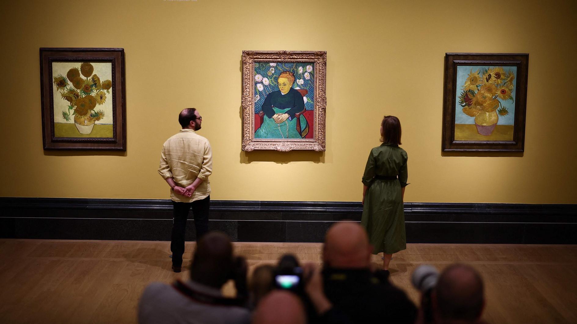 Van Gogh Sunflowers brought together in London show