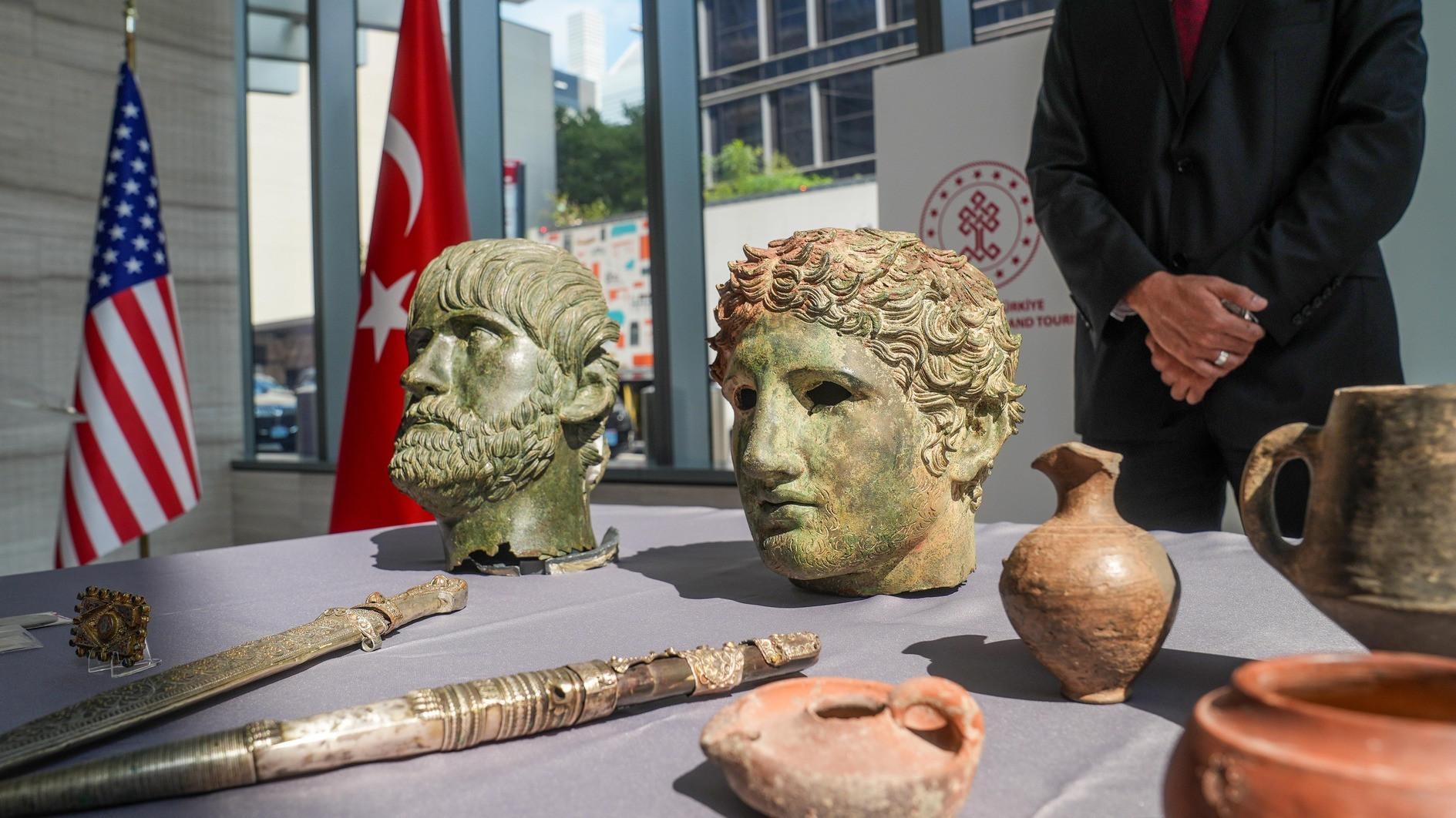 Ceremony held in New York to return Turkish artifacts