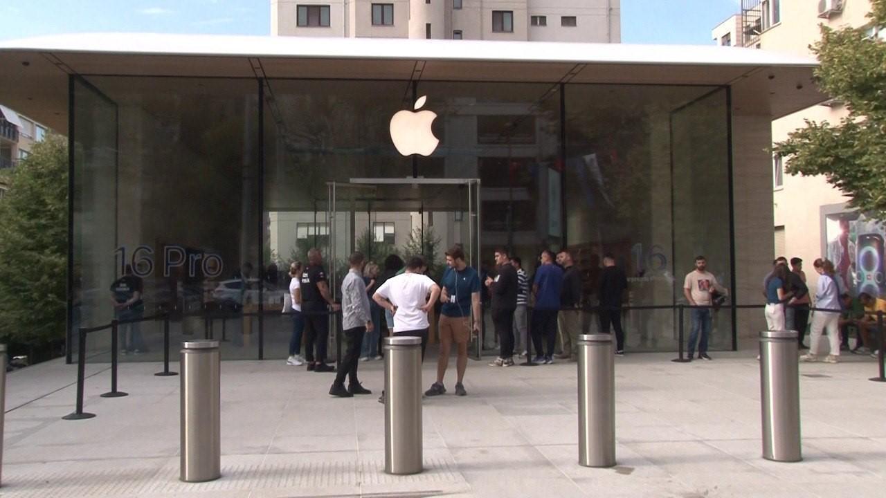 Scores of people line up for latest iPhone in Istanbul