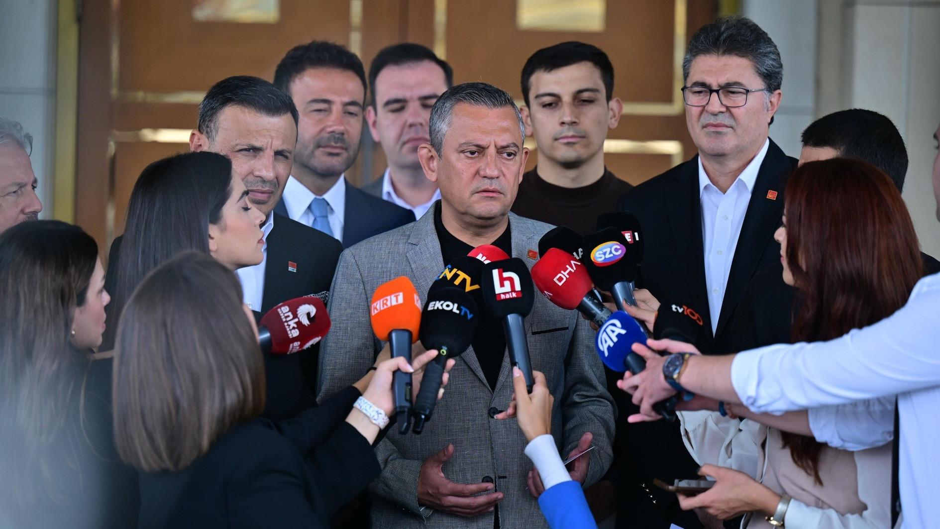 CHP holds urgent meeting over court case against Istanbul mayor