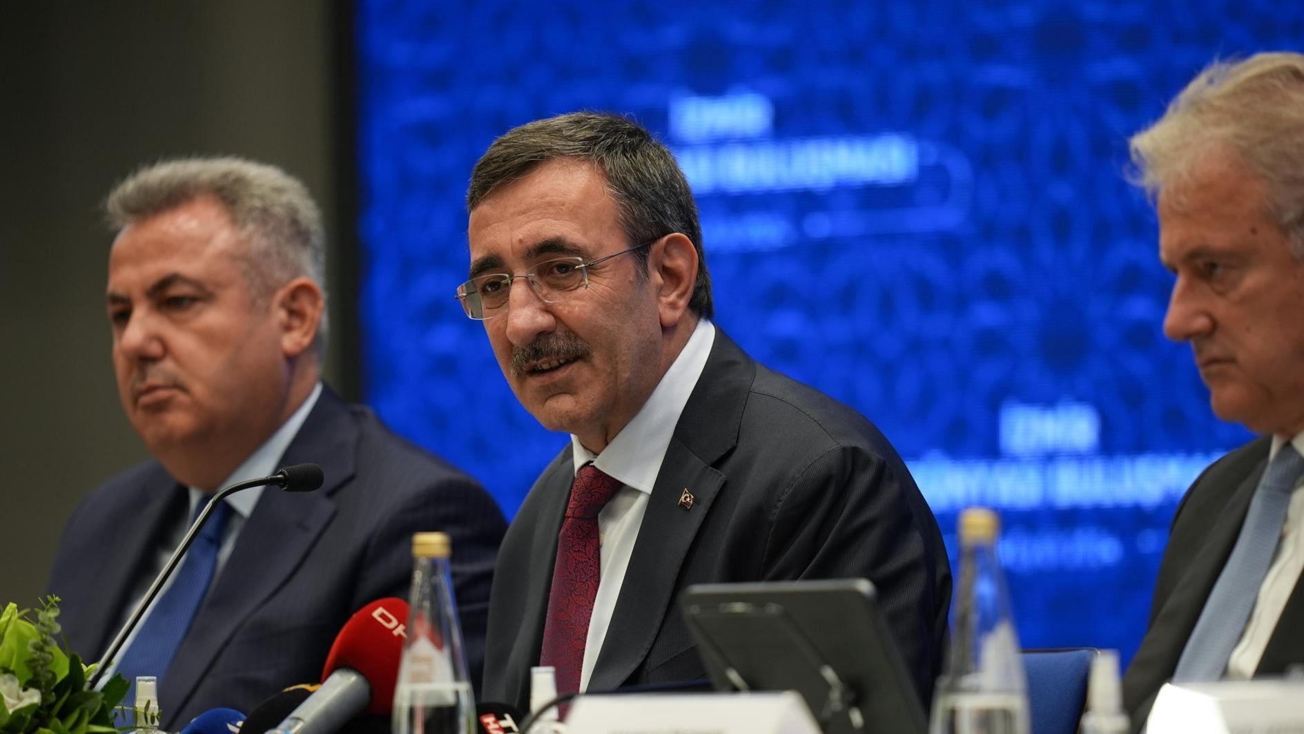 Economic program works, risks declining, says VP Yılmaz
