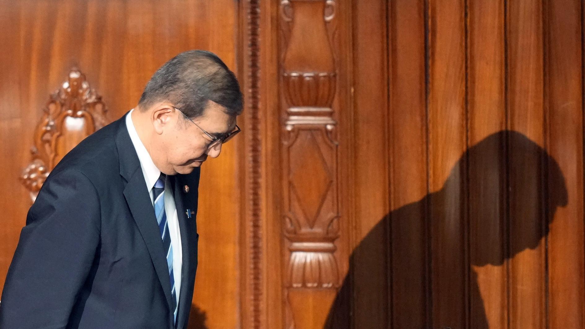 Japans new PM to address economy, military threats