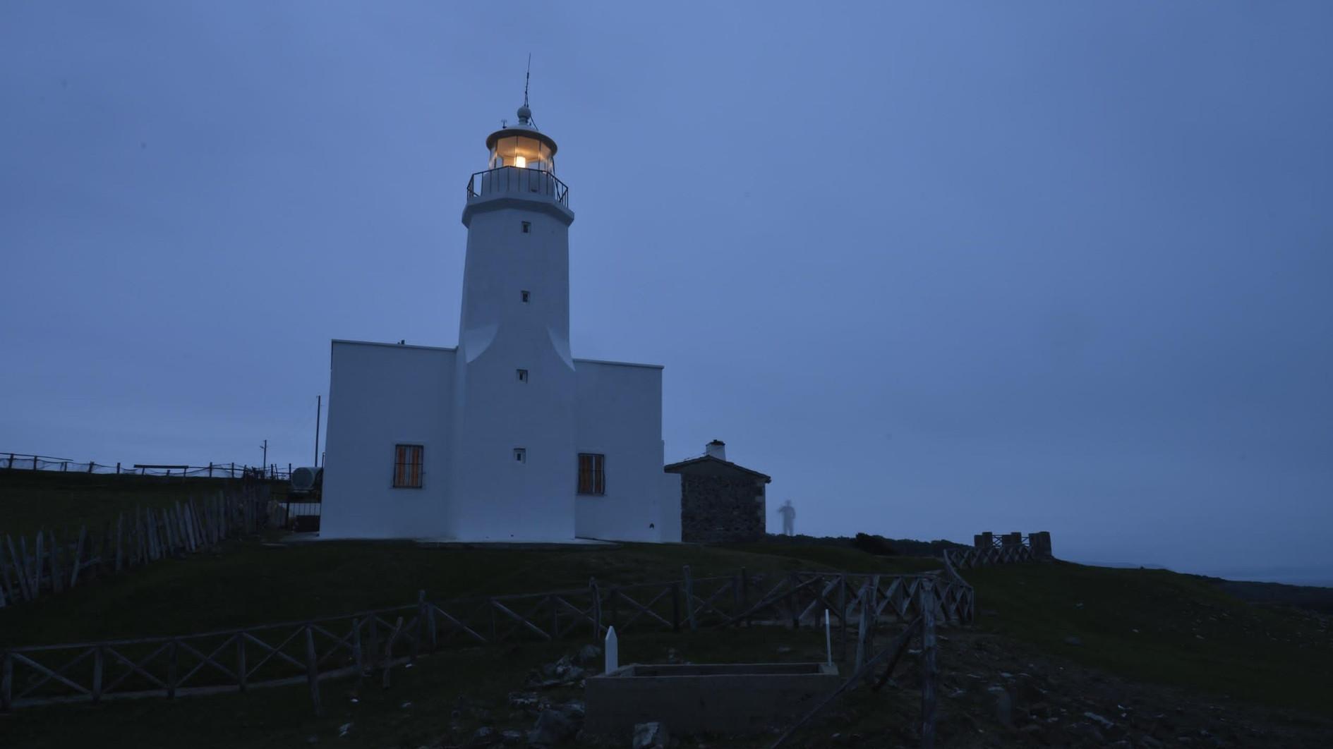 Historic lighthouse guides sailors for five generations