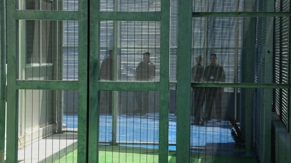 EU discusses deportation hubs to stem migration