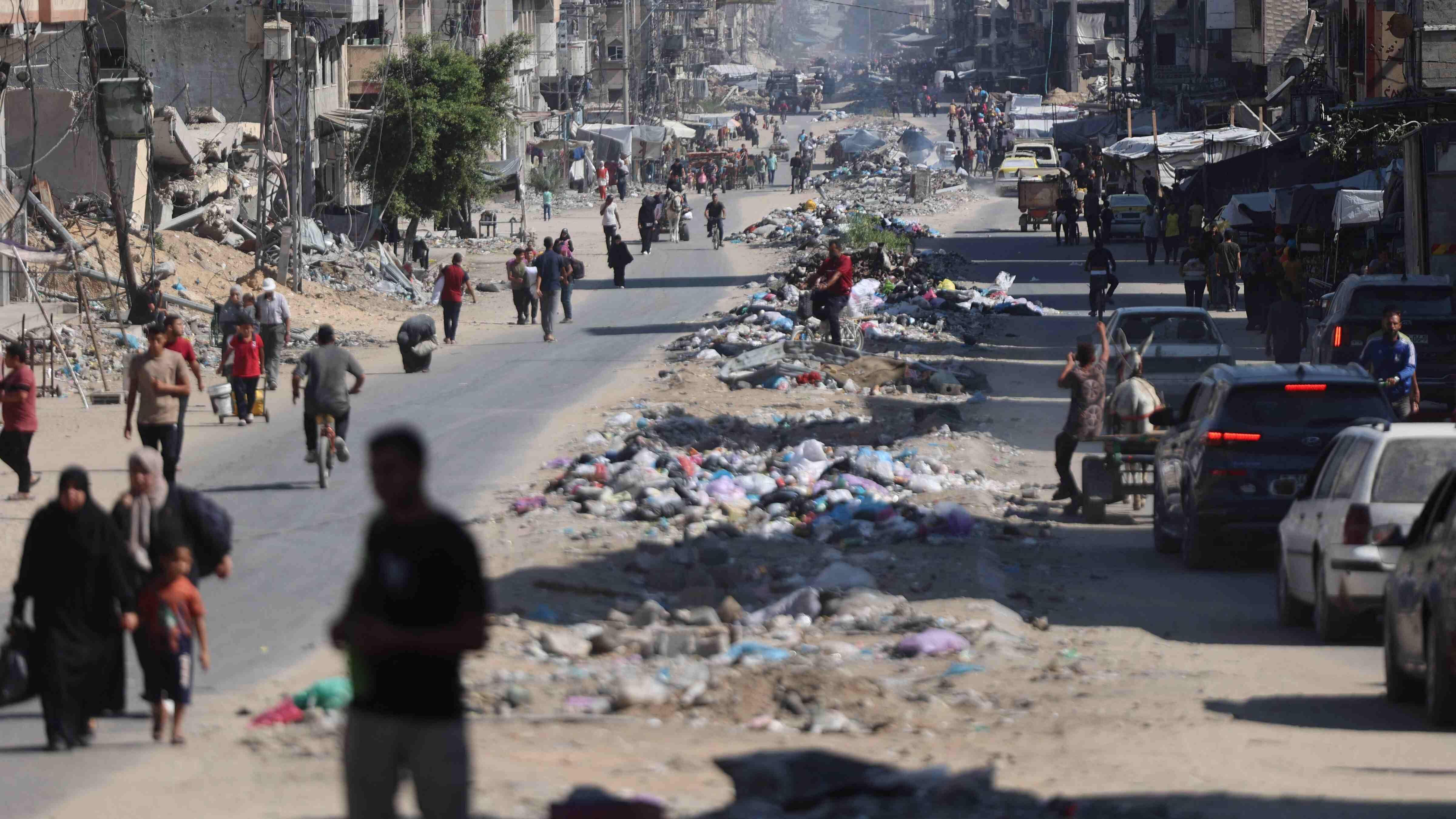 Israel steps up military push on Gaza amid siege plan fears
