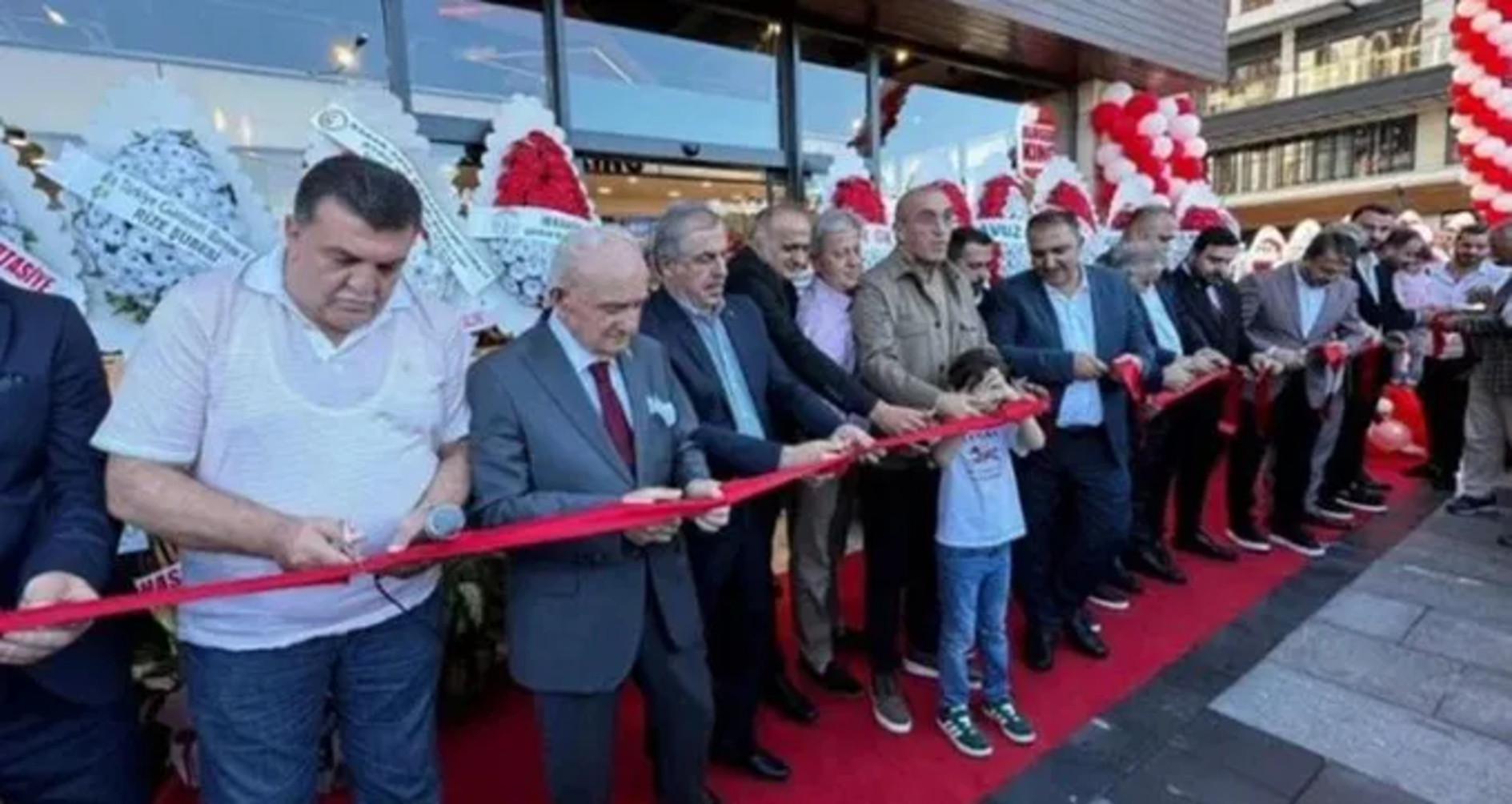 AKP disciplines officials over Burger King event