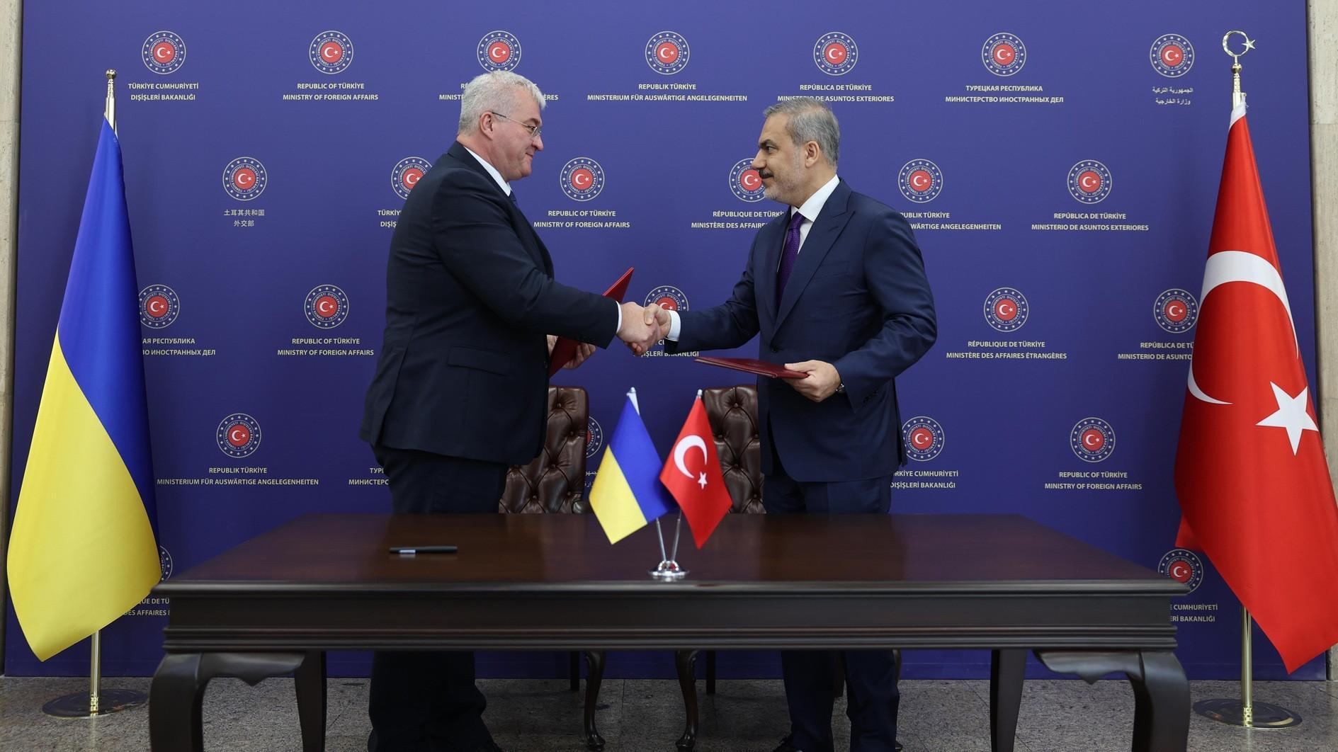 Türkiye, Ukraine vow stronger ties amid regional war