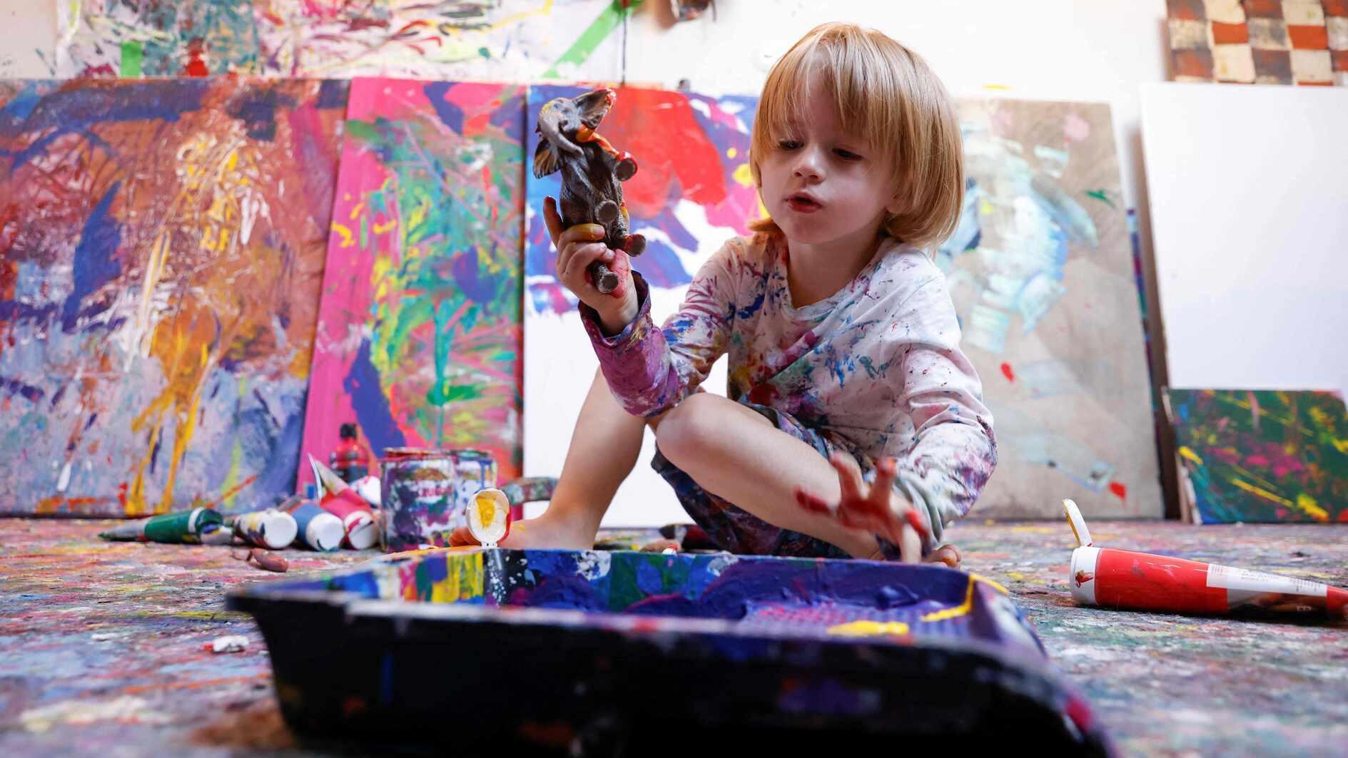 Three-year-old mini-Picasso makes splash in art world