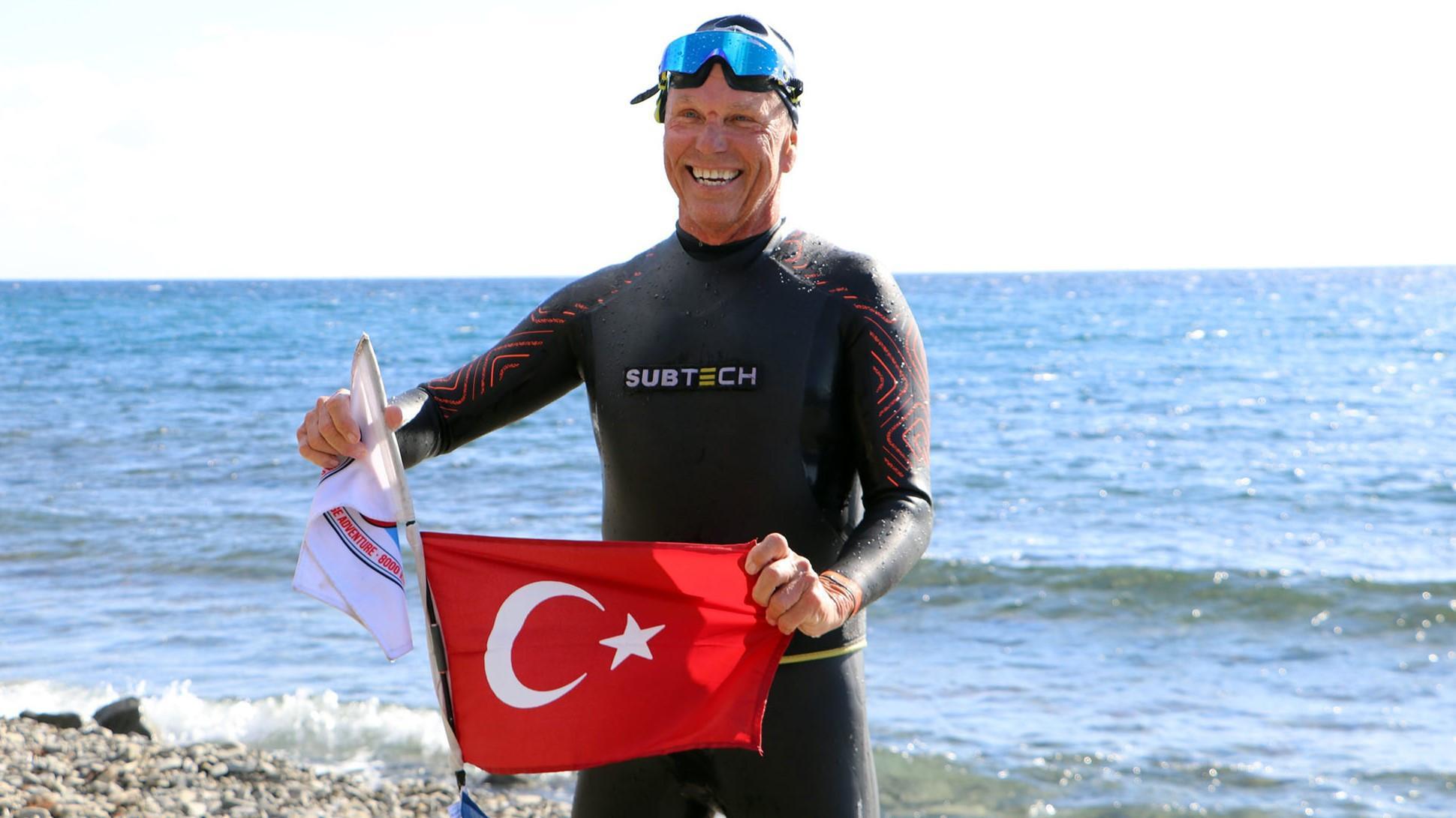 Swedish athlete kicks off 10-year swimming expedition from Istanbul
