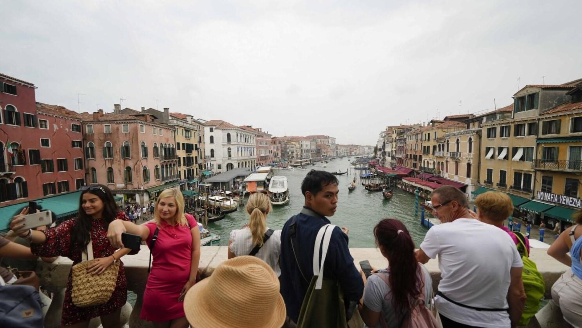 Italy’s Venice extends its day-tripper fee through next year