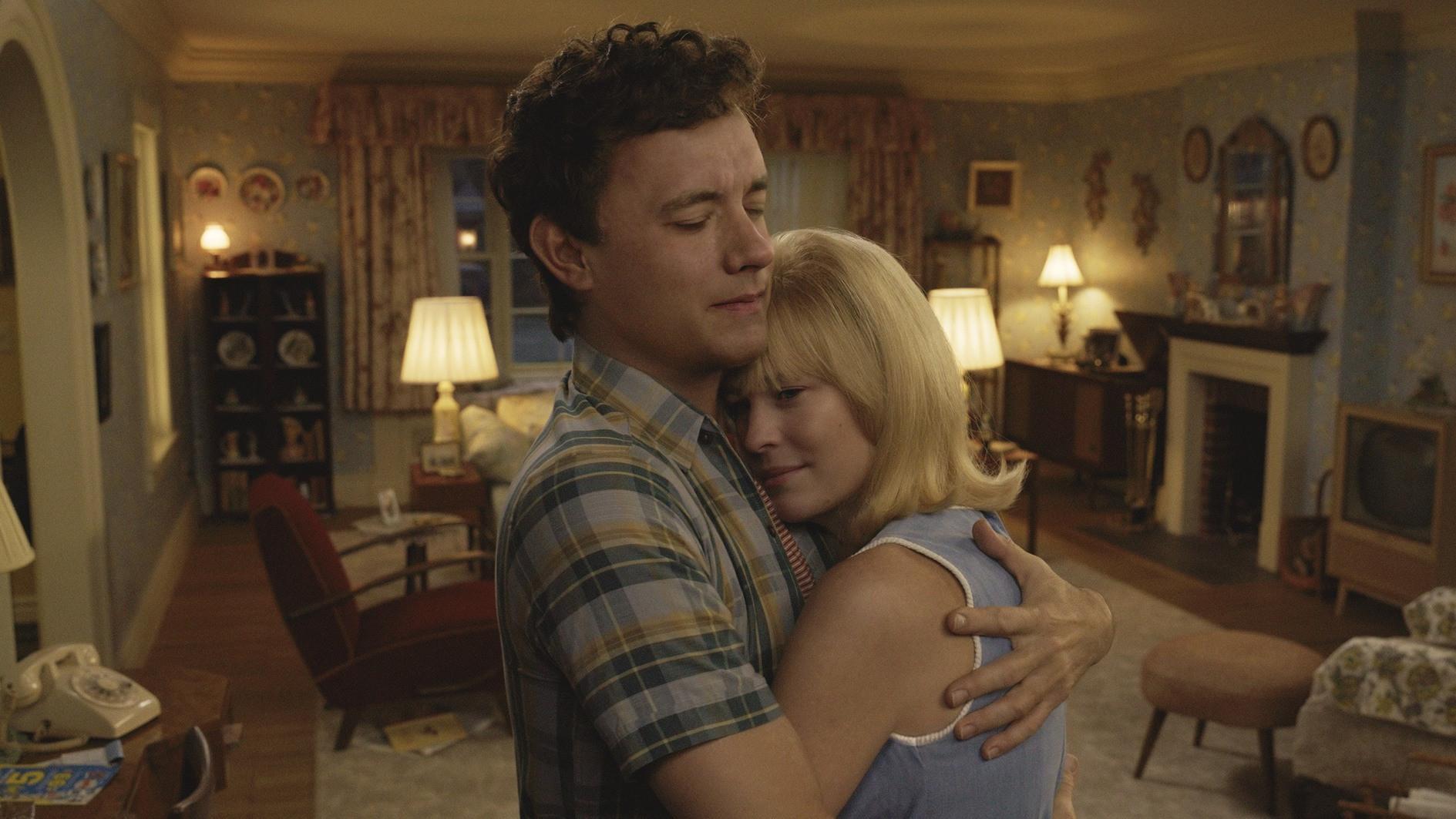 Amazing AI de-ages Tom Hanks in new film Here