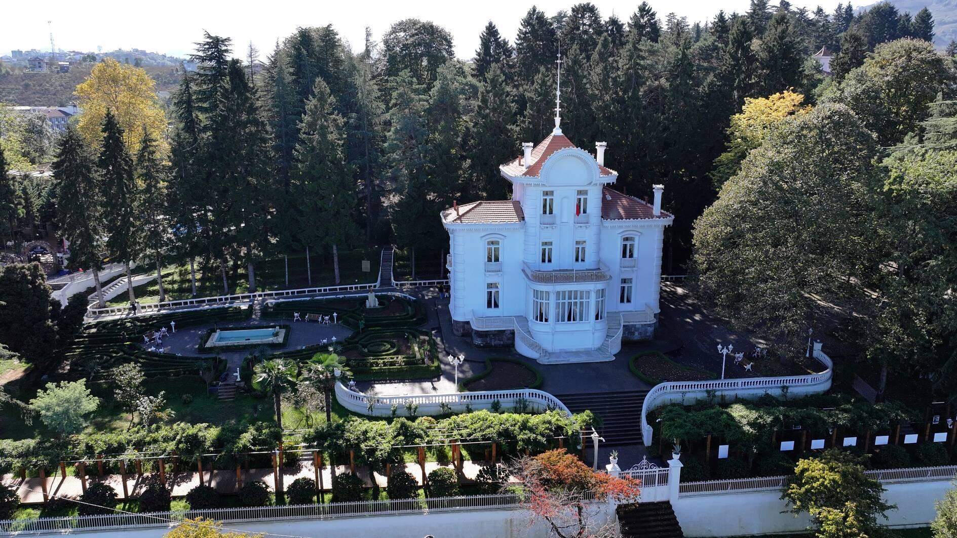 Atatürk Pavilion draws local and foreign visitors
