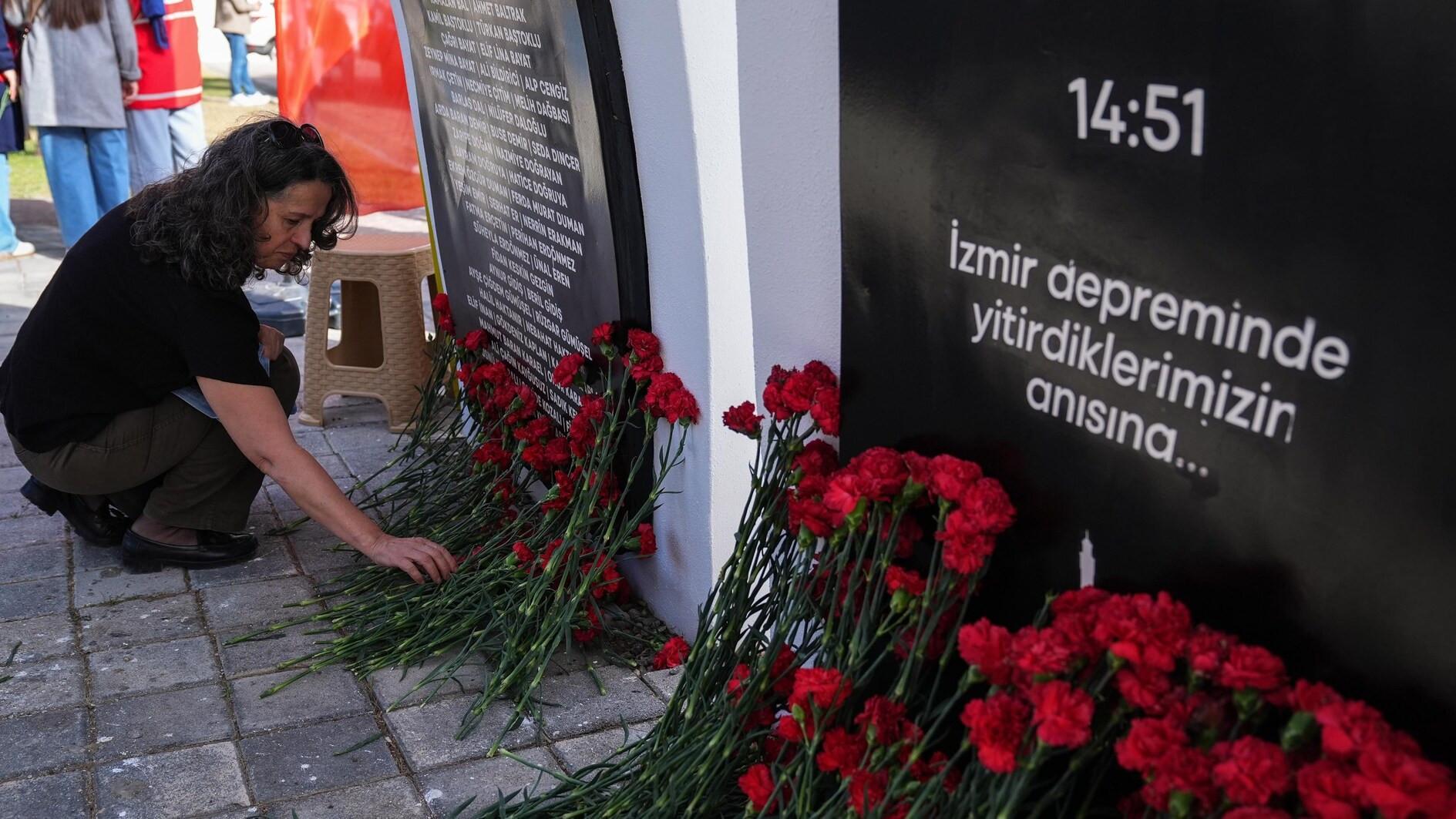 İzmir remembers victims of devastating earthquake in 2020