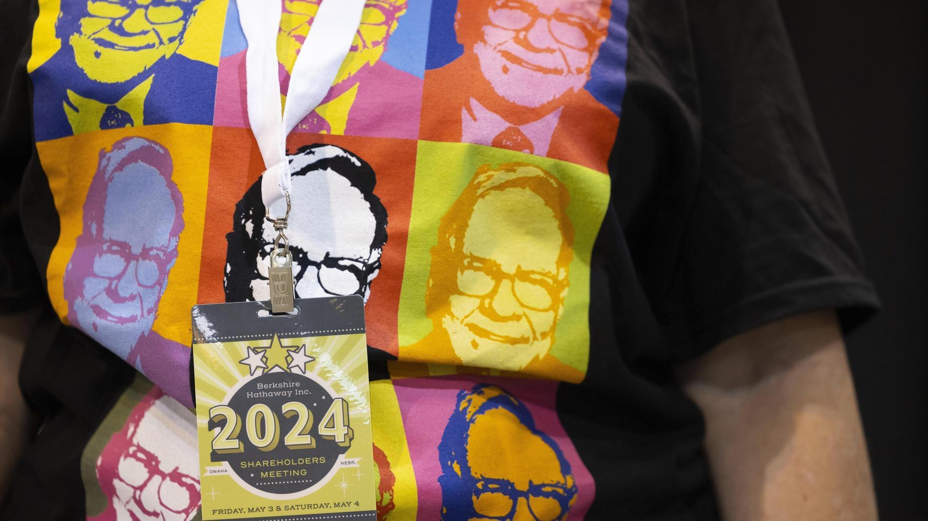 Buffett’s Berkshire Hathaway keeps selling Apple stock
