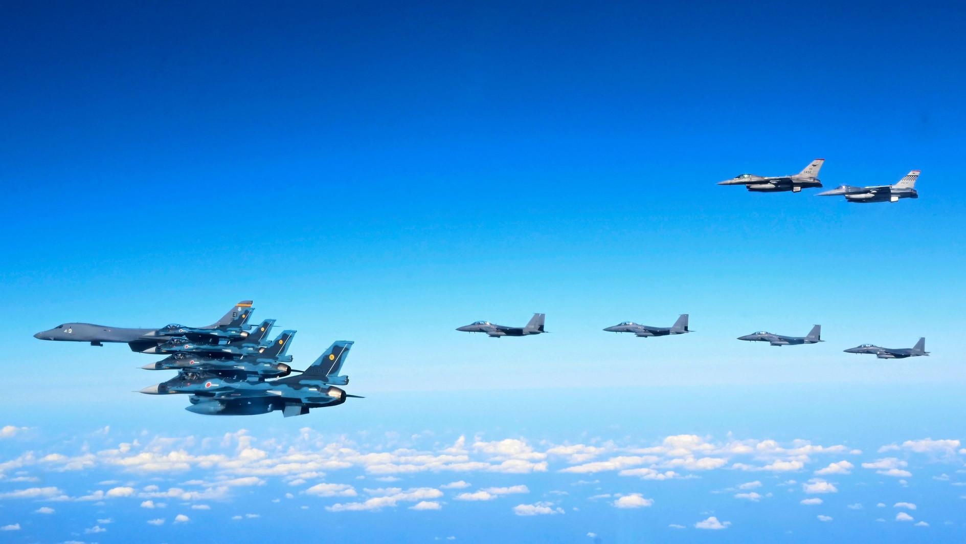 US nuclear bomber joins air drill with S. Korea, Japan