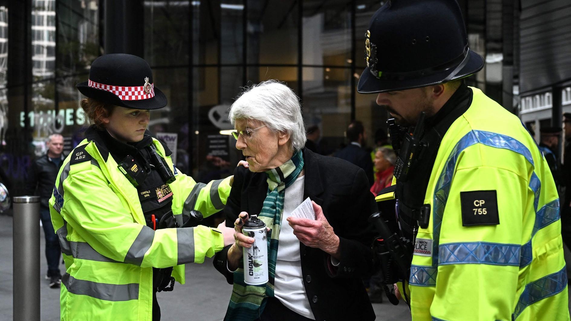 Hundreds of UK police sacked for misconduct
