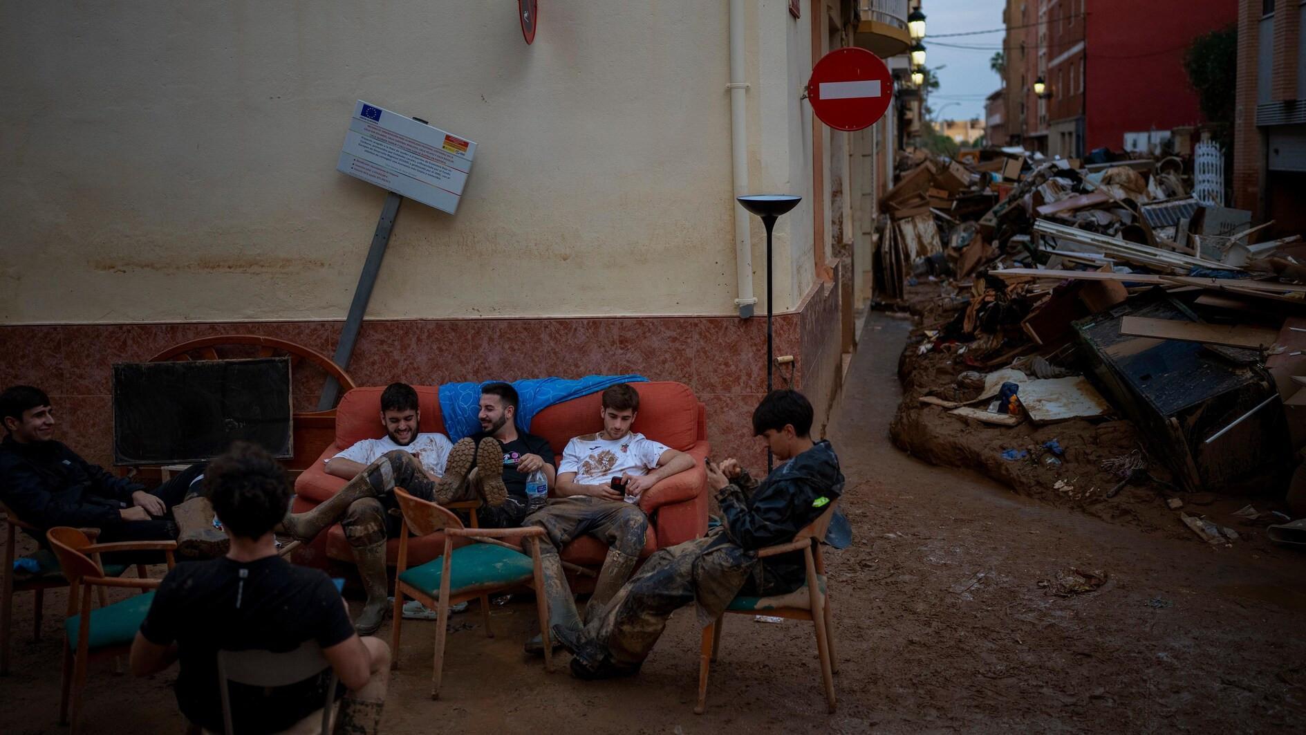 Spain unveils $11 bln aid plan after catastrophic floods