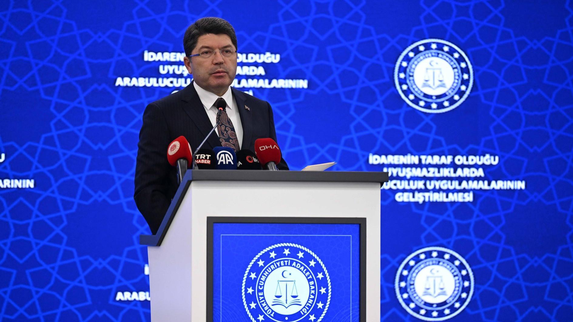 Justice minister hints at new law on mediation