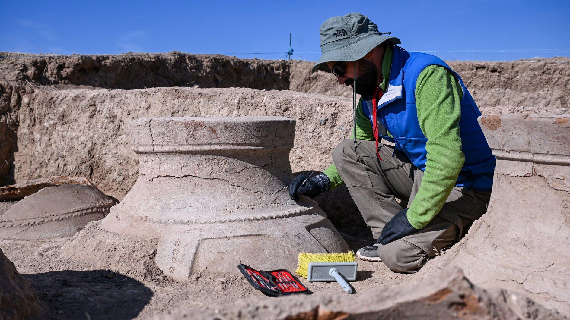 Cuneiform-inscribed jars found in Urartian storage