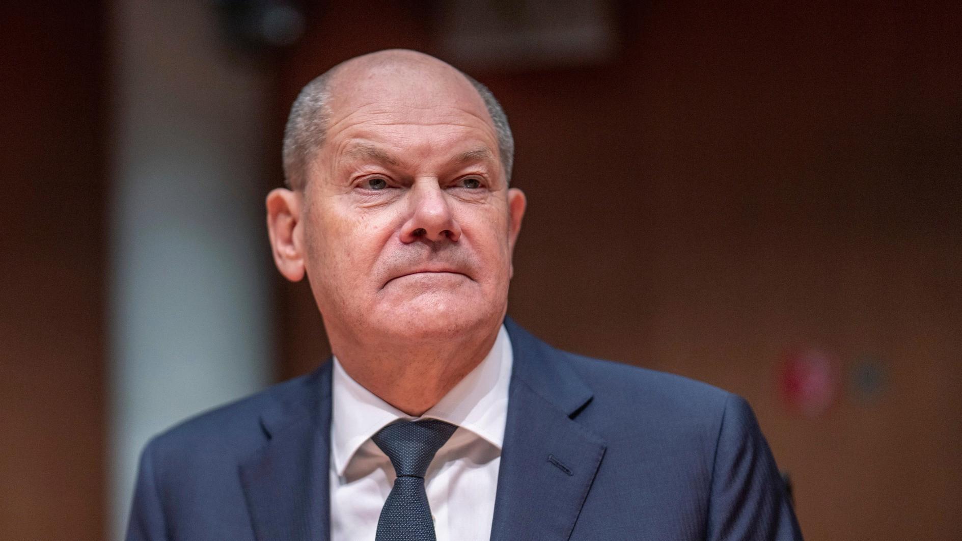 Zelensky slams Scholz after first call with Putin in two years