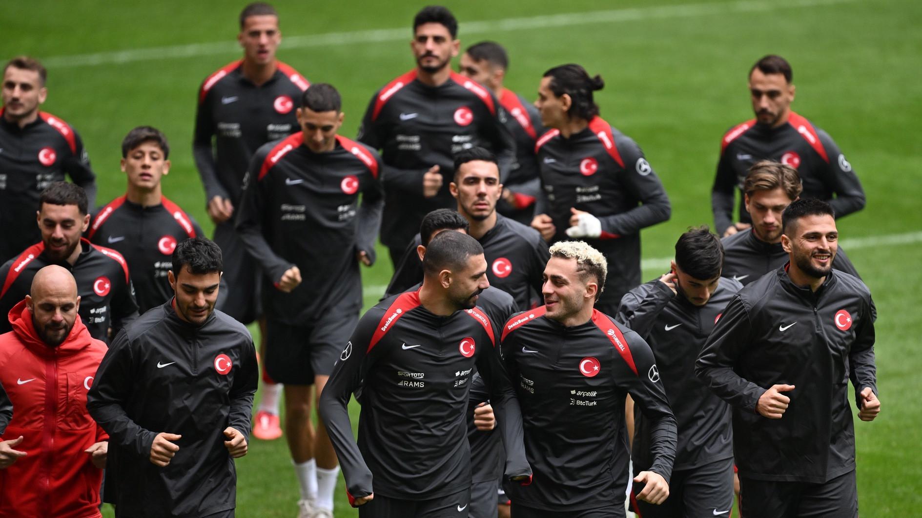 Türkiye eyes top spot in Nations League group