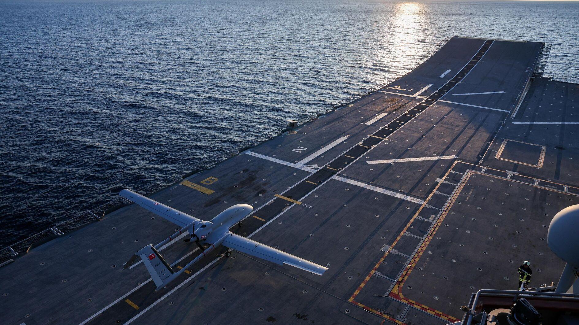 Türkiyes Bayraktar TB3 sets aviation milestone with short deck launch