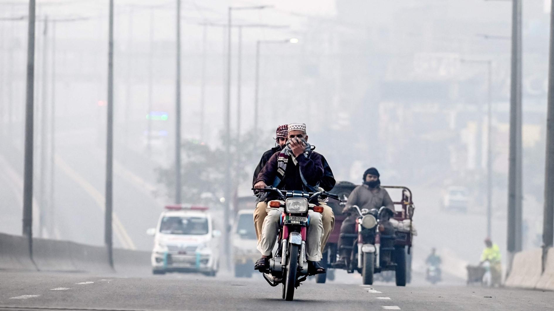 Attacks in Pakistan leave 20 dead in 24 hours