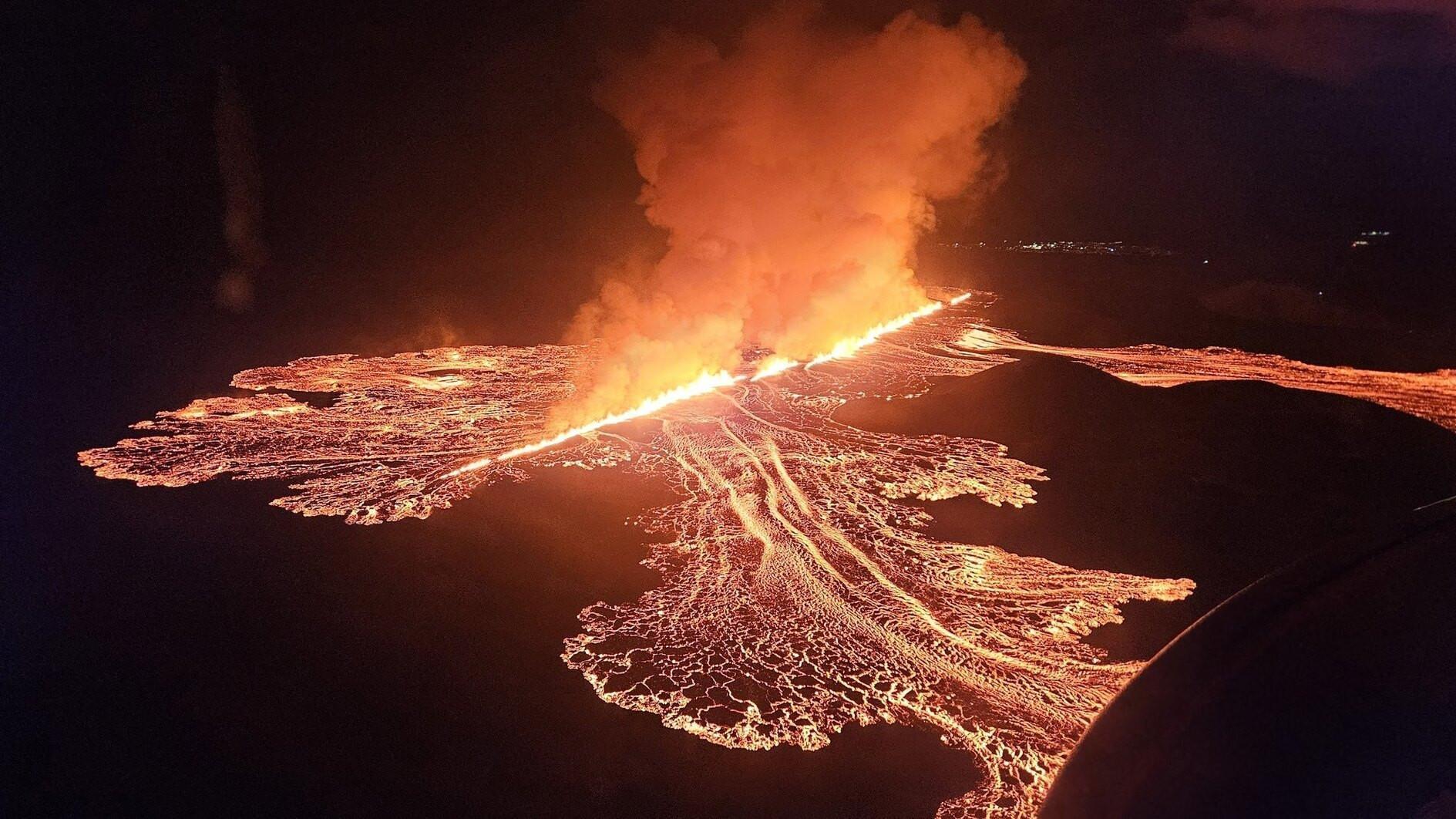 Icelandic village evacuated after new volcanic eruption