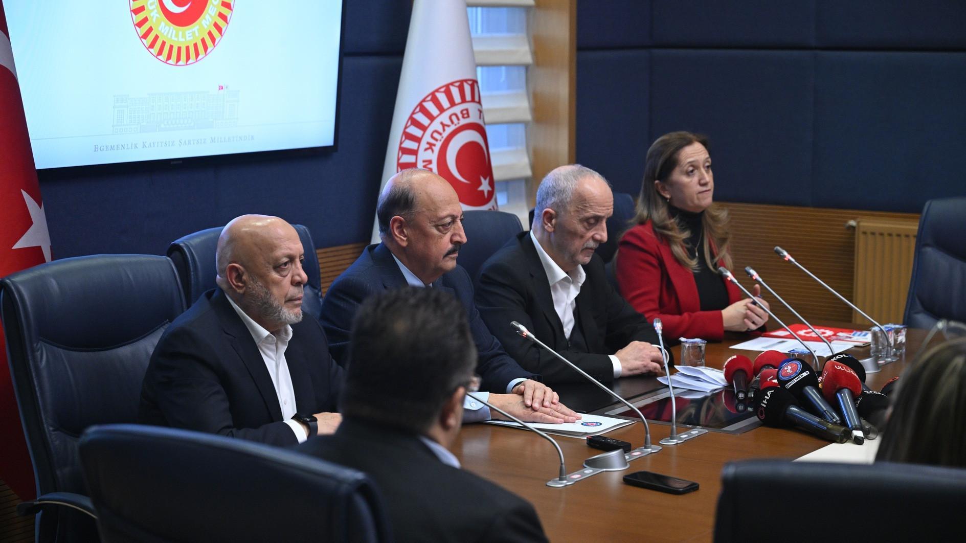 Labor unions visit parliament for minimum wage talks