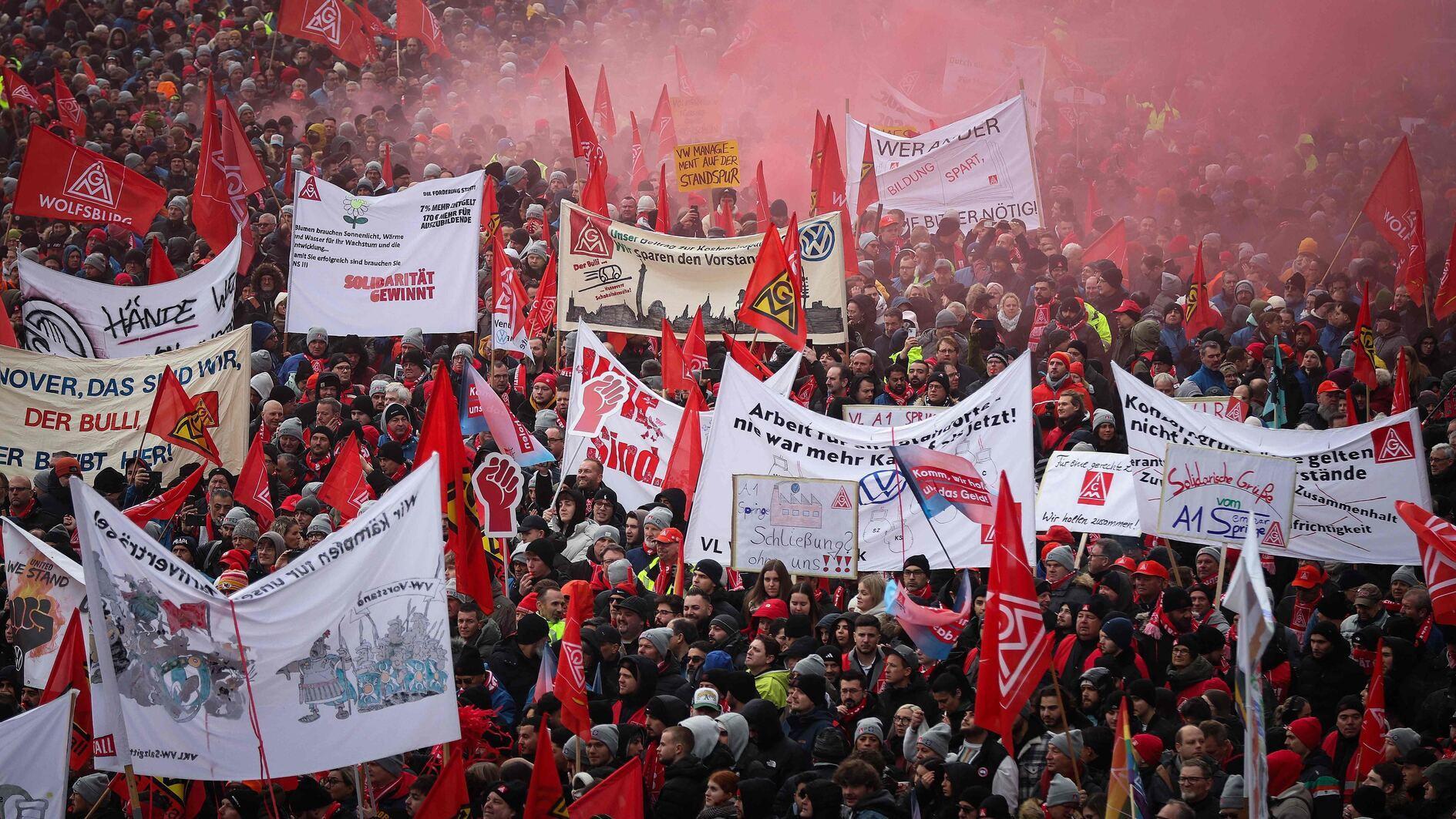 Volkswagen workers head towards strikes from December