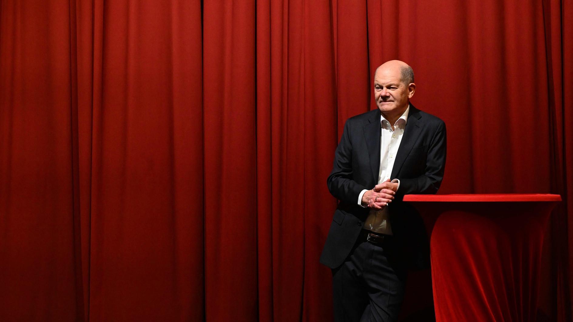 Scholz pledges aid on surprise visit to Ukraine