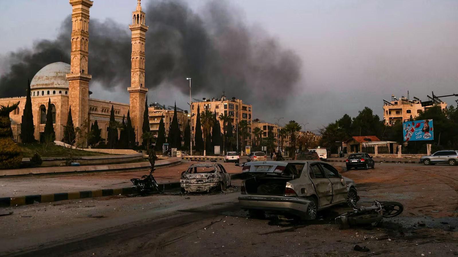 Syria, Russia step up strikes amid anti-regime forces advance