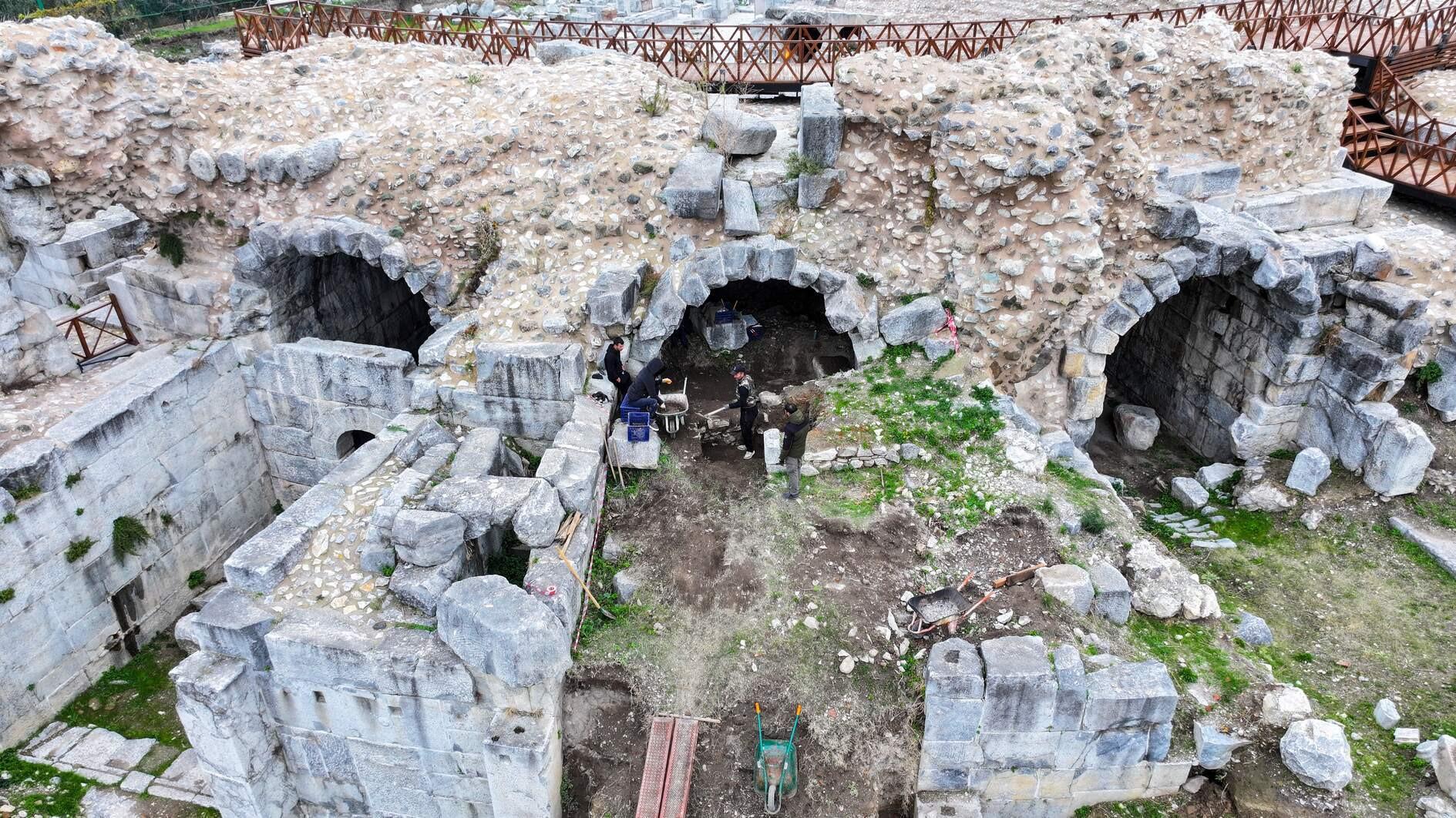 Mary and Jesus fresco in İznik restored