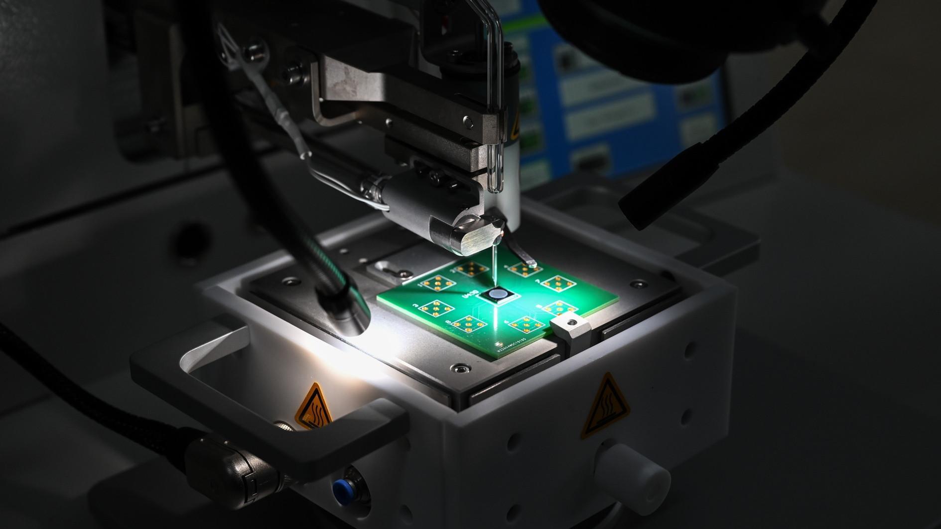 Researchers develop device to revolutionize smartphone charging