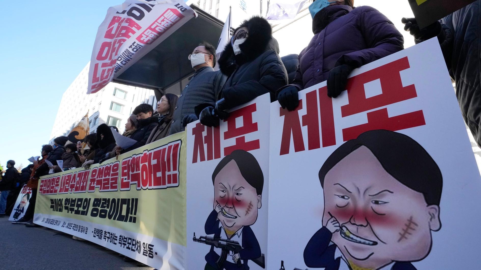 South Korean ruling party says dangerous president must go