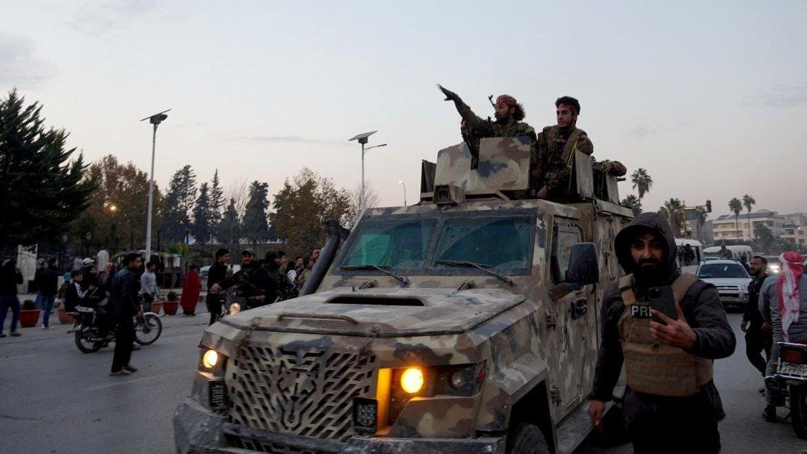 Syrian anti-regime fighters advance towards Homs city