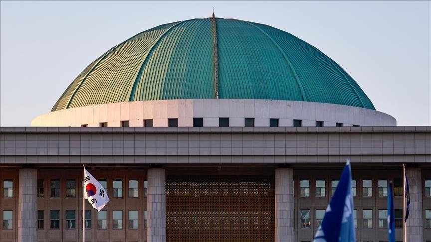 S. Korean police say raided presidential office
