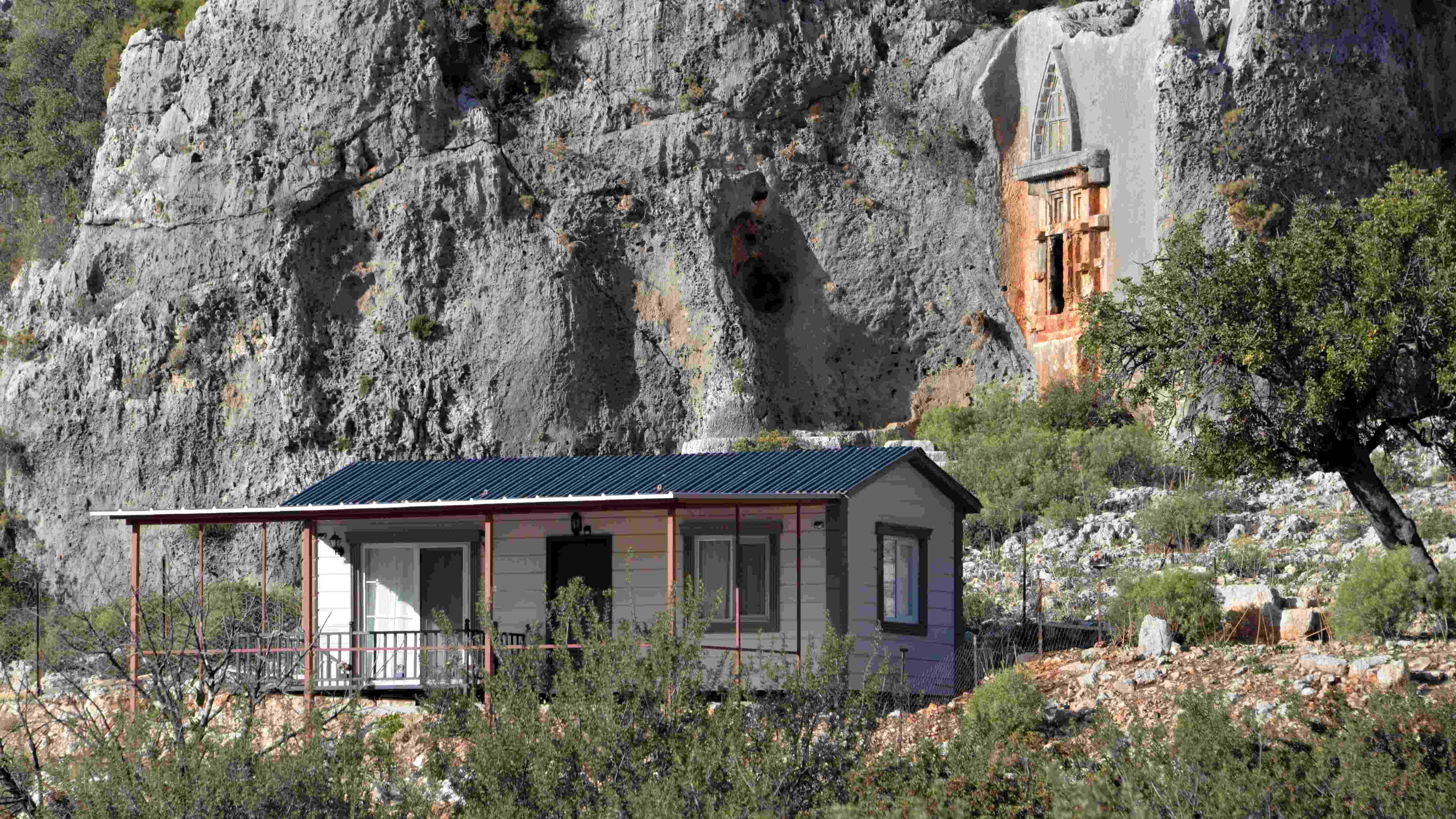Illegal house near historic rock tomb in Antalya raises concerns