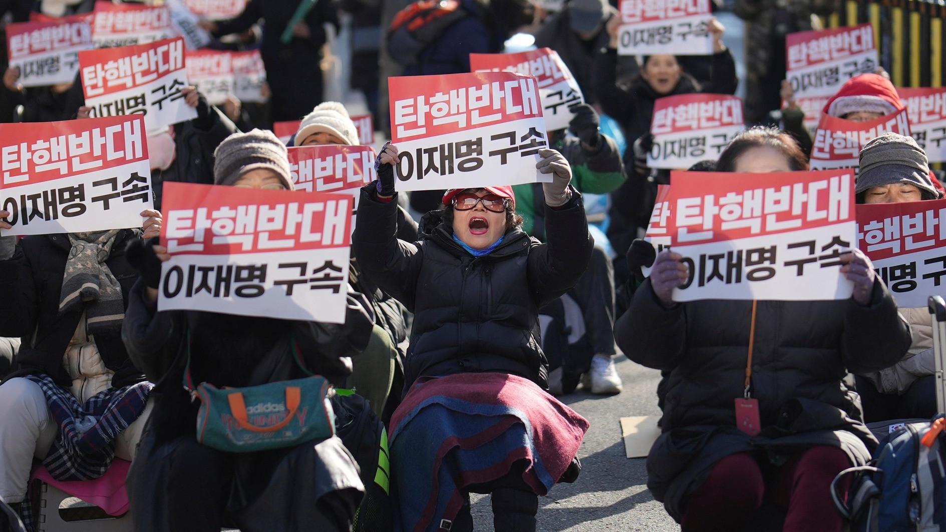 South Korean president fails to appear before corruption watchdog