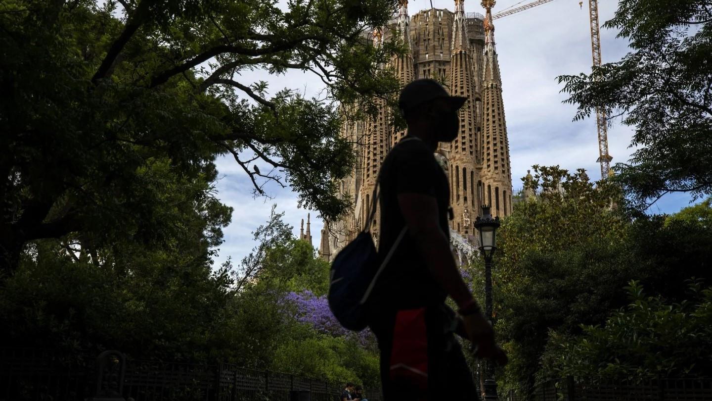 Spain targets Airbnb in illegal ads probe