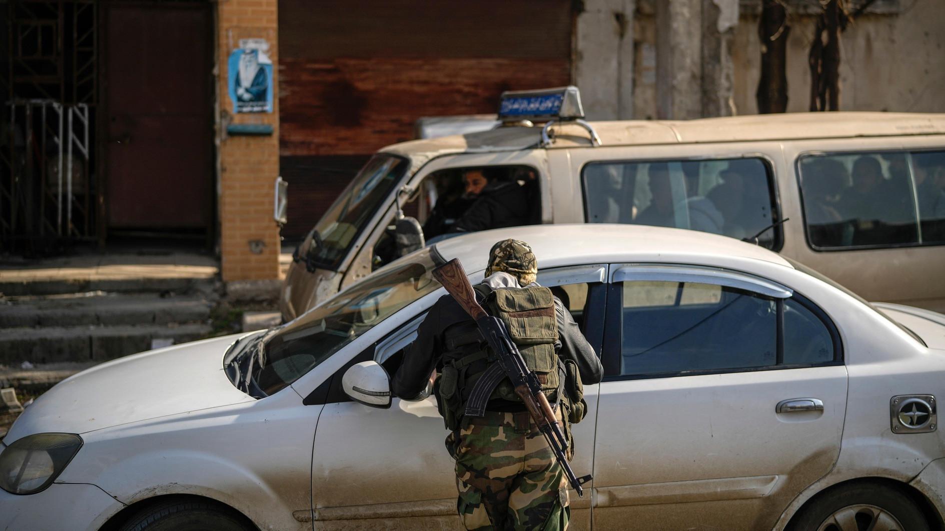 Syrian forces target pro-Assad fighters after deadly clashes